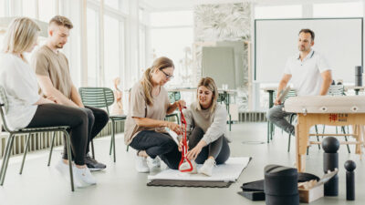 Engpassdehnung, Engpassdehnung nach Liebscher & Bracht, liebscher und bracht engpassdehnung, Engpassdehnung Freiberg, Faszien-Rollmassage